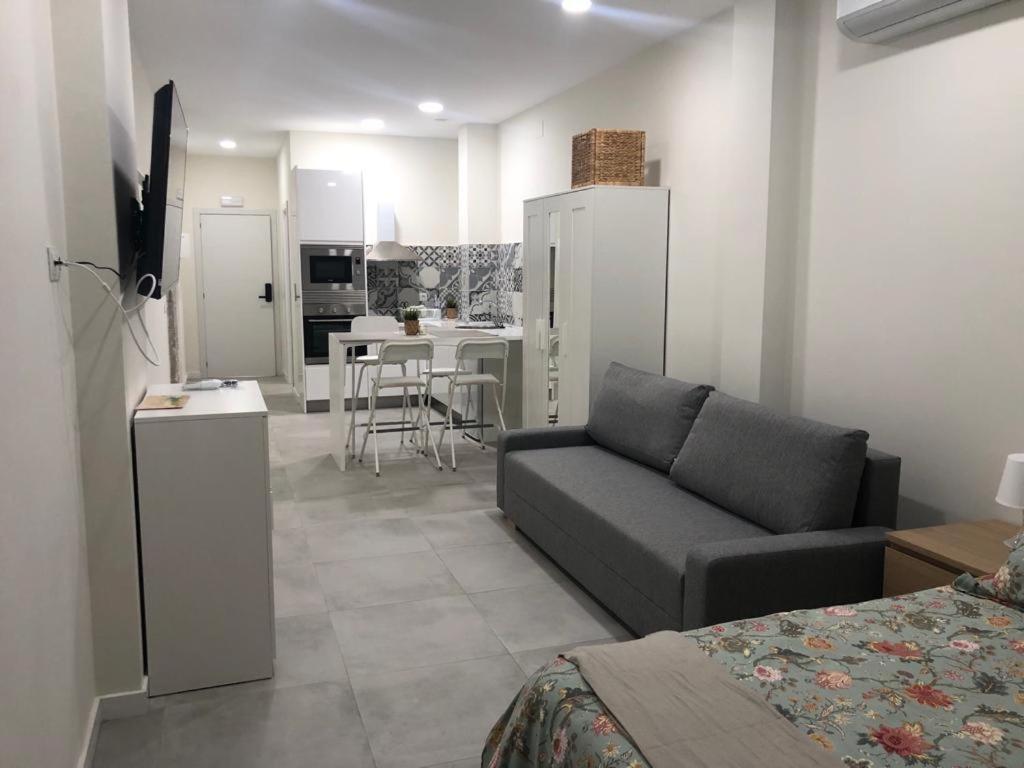 Centro Estudio Trinidad Malaga 3 Eksteriør bilde